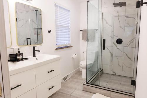 notre-dame-rental-bathroom-1