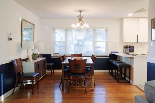 notre-dame-rental-diningroom-1