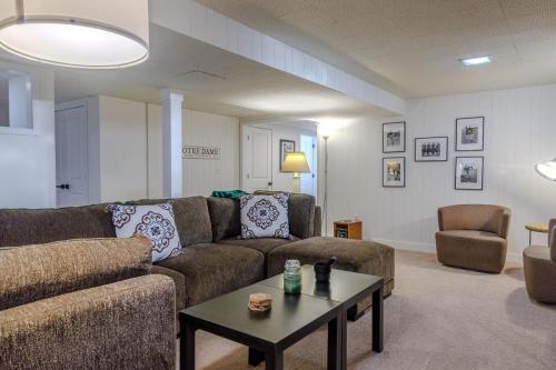 notre-dame-rental-family-room-1