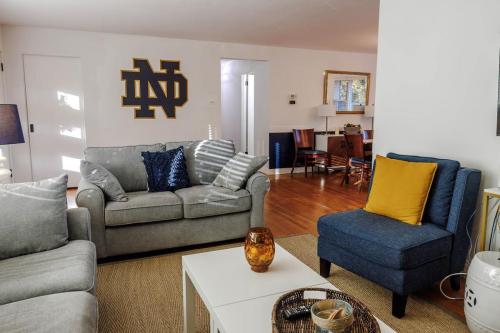 notre-dame-rental-livingroom-1